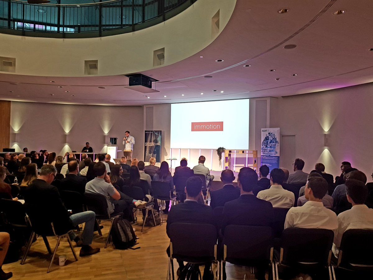 StgtFinancial's tweet photo. In der nächsten Stunde lassen wir den @HackathonStg Revue passieren: Die Top Teams stellen ihre finnovativen Ideen vor. Es geht um hohe Preisgelder und den Titel Finnovativste Idee 2018! #getfinnovative #fintechdays18 https://t.co/9CiS0hk87R