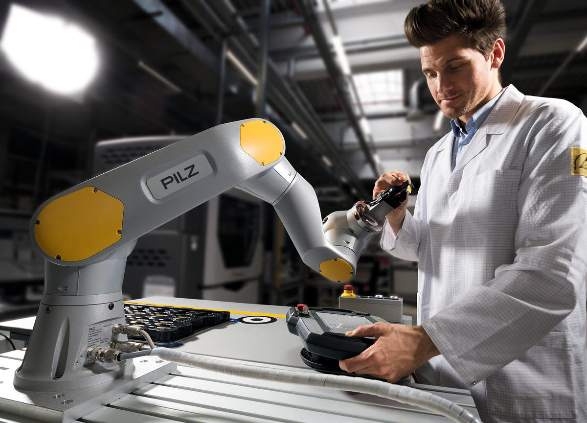 Pilz_INT's tweet image. Experience from 27. -29.11.2018 at the @spsipcdrives how human & #robot work hand in hand. Live on the Pilz Stand: The new #ServiceRobotics Modules. Learn how you can use them to combine your own #RobotApplication! Exhibition highlights & free tickets: fal.cn/SFDj
