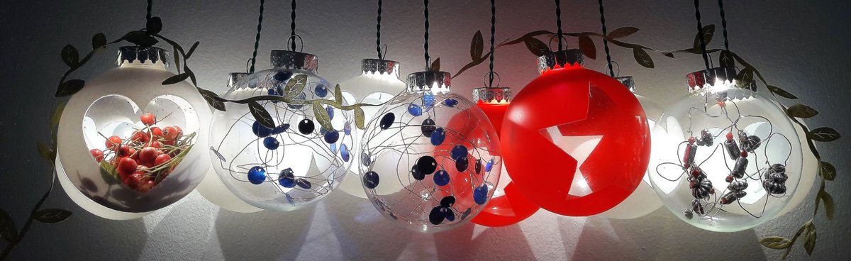 individuallight's tweet photo. Shared from Photos app
1 photo Create Your Own Designs with #Hobbycraft #fillablebaubles #Beads  #CraftWire #DetachableLEDs  #individuallights https://t.co/K7h9J08yI1