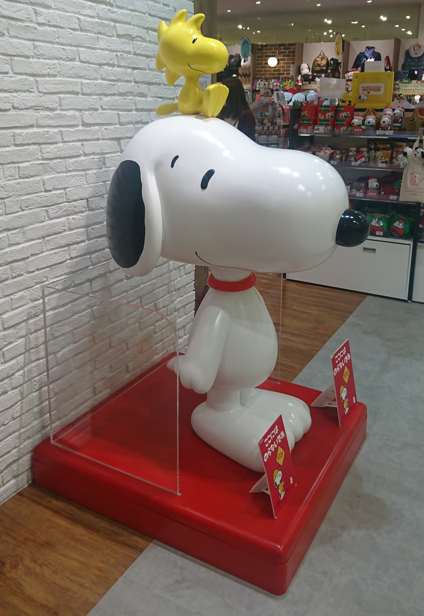 Hito Mune スヌーピー ビークル犬 性別オス アメリカ 漫画ピーナッツ 趣味は 変装 スポーツ 小説執筆 すごい多才 生誕地 デイジーヒル子犬園 Withウッドストック 小さな黄色い小鳥 スヌーピーの親友 パタパタ飛び 第一次世界大戦