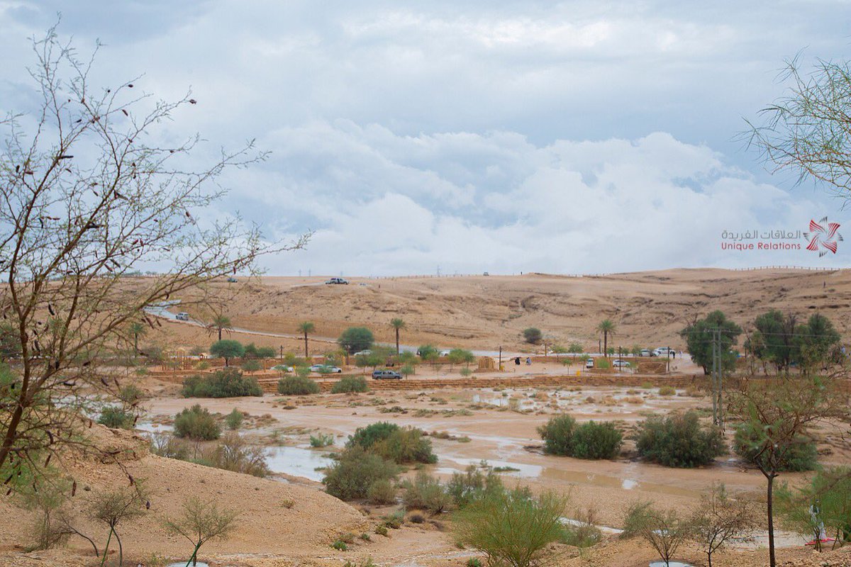 ينزل المطر من السماء 
لنزداد يقيناً بأن الرزق بالسماء 
رزقُ مقسومٌ محتومٌ
(وفِي السَّمَاءِ رِزْقُكُمْ وَمَا تُوعَدُونْ)... 
.
#الرياض_الان #أمطار_السعودية 
#مساء_الخير