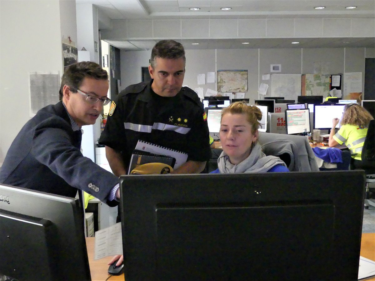 112rmurcia's tweet photo. Hoy ha venido a visitarnos el nuevo jefe del #BIEMIII de @UMEgob, teniente coronel Olaf Clavería, a quien hemos mostrado nuestro Centro ¡Bienvenido! https://t.co/zdVuYzfnb0