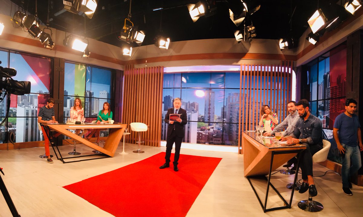 Buen lunes para todos! Ya estamos al aire. Seguinos esta mañana con ⁦<a href="/fabdoman/">Fabián Doman</a>⁩ y #equipo.