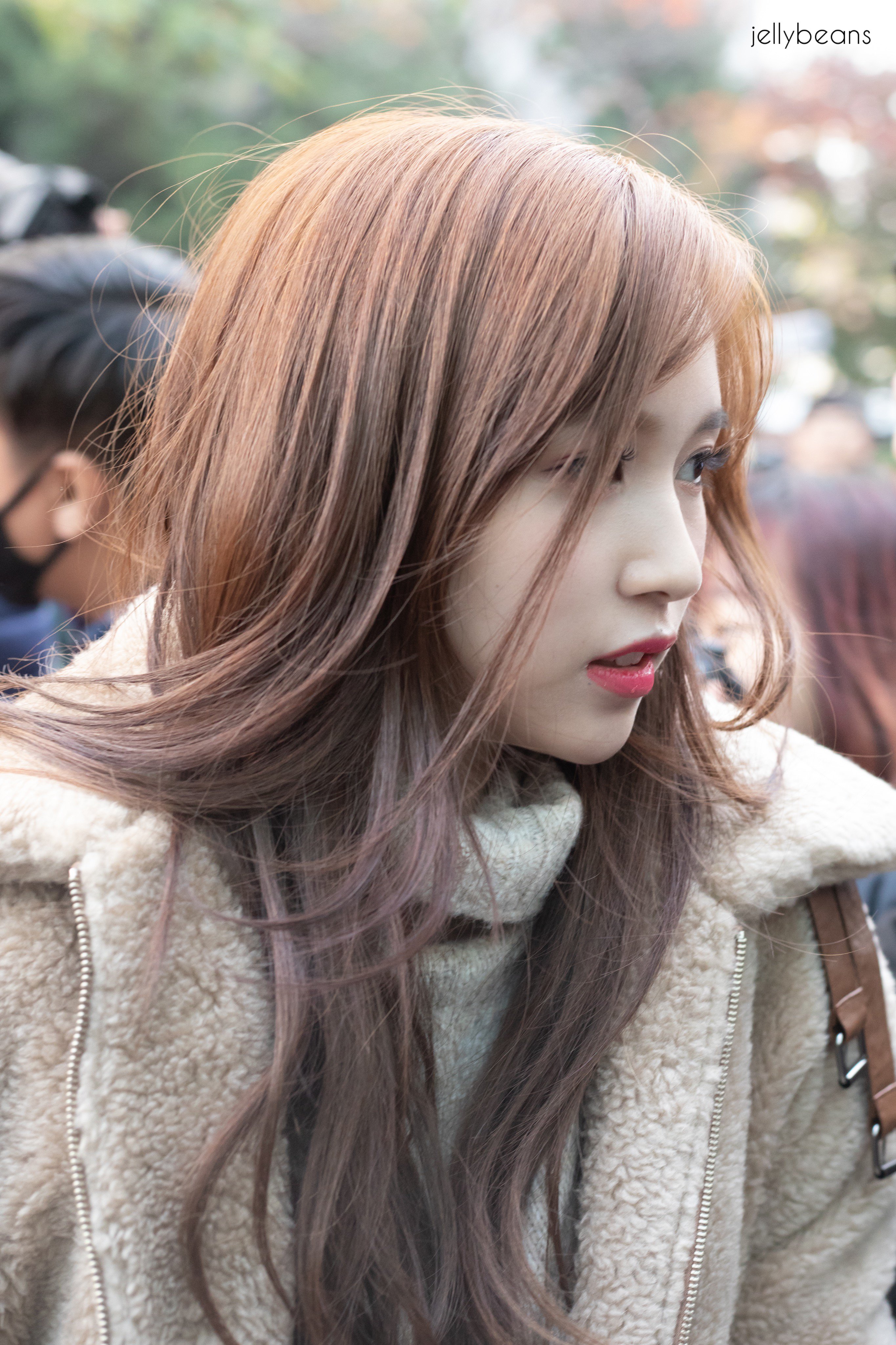 DrzSb4sU4AI-ZpG.jpg:orig