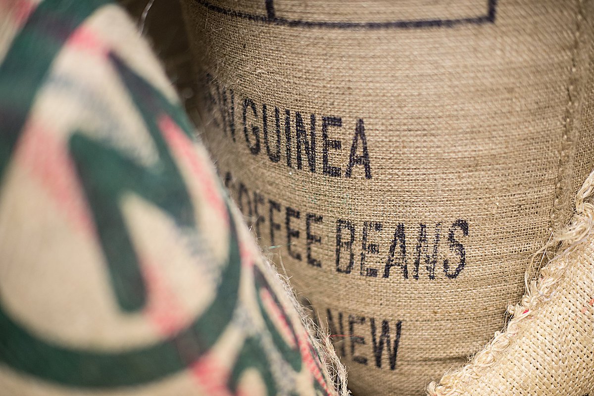 twochimpscoffee's tweet image. Did you know there are lots of different ways of decaffeinating coffee? Follow the link to find out how our coffee is decaffeinated and to read about some of the other methods. 🐒🐒☕👉 loom.ly/6T92dTE #decaf #differentmethods #swiss #sparkling #twochimpscoffee