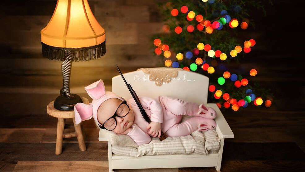 #ADORABLE Indiana photographer’s photo goes viral for newborn’s #AChristmasStory photo! ‘You’ll shoot your eye out’! Naturally Liberals heads are exploding because of the gun! #LiberalismIsAMentalDisease #SayNoToPoliticalCorrectness #MAGA #2A #TRUMP abc6onyourside.com/news/offbeat/i…