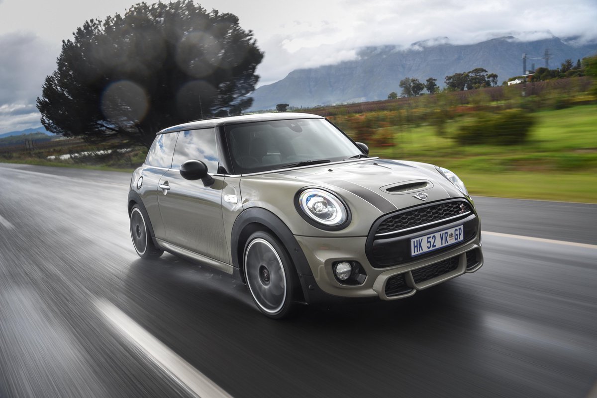 matthewkanniah's tweet photo. I just drove the new and updated @MINISouthAfrica Cooper on @DRIVETRIBE head over and see 5 things you need to know about this car and share your thoughts! #HeartofMotion #DRIVETRIBE 

https://t.co/z8oQcYI3CP https://t.co/yixpyDdykB