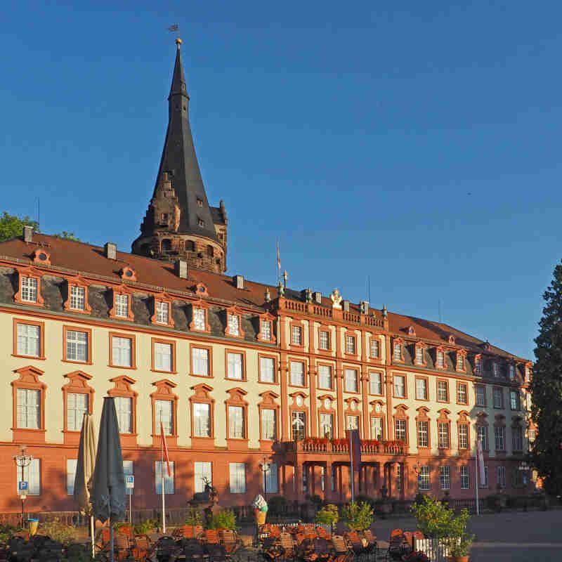 #Museummonday

🎉 Das Deutsche Elfenbeinmuseum und die Gräfliche Sammlung im <a href="/SchlossErbach/">Schloss Erbach</a> teilen sich das Haus und bergen besondere Schätze. 😍🤴

Noch nicht dort gewesen? Dann nichts wie hin!👇
buff.ly/2zvEmve
buff.ly/2SMmMfu

© Foto: espelohra