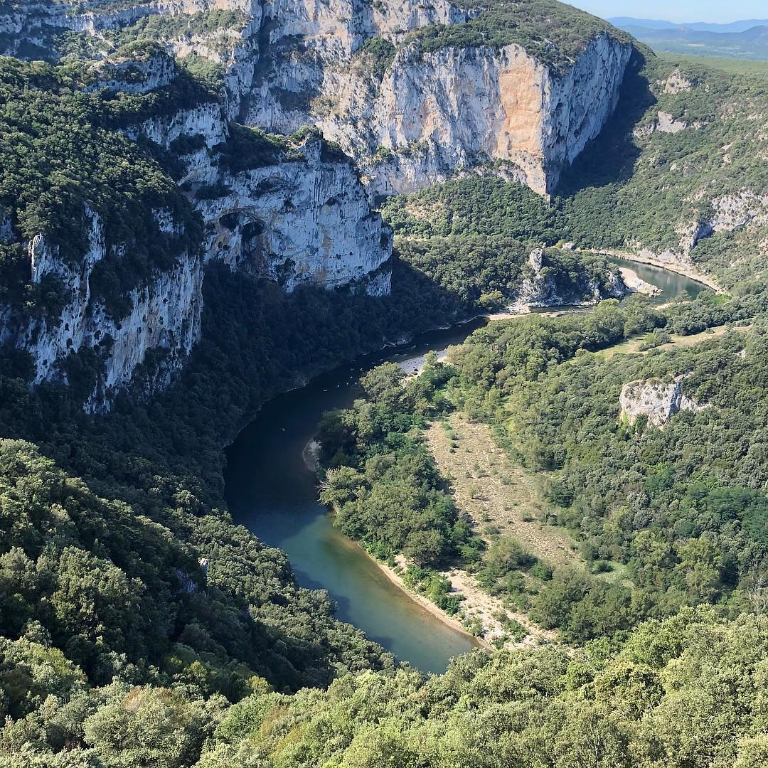 Cruise to view the  Auvergne-Rhône-Alpes  in France 😜🚢🚢 A region in France created by the territorial reform of French Regions in 2014. 
Photo Credit: @VikingCruises 
#AuvergneRhôneAlpes #vikingcruises #traveladdicted #france #toursime #lyon #fait #regionales2015