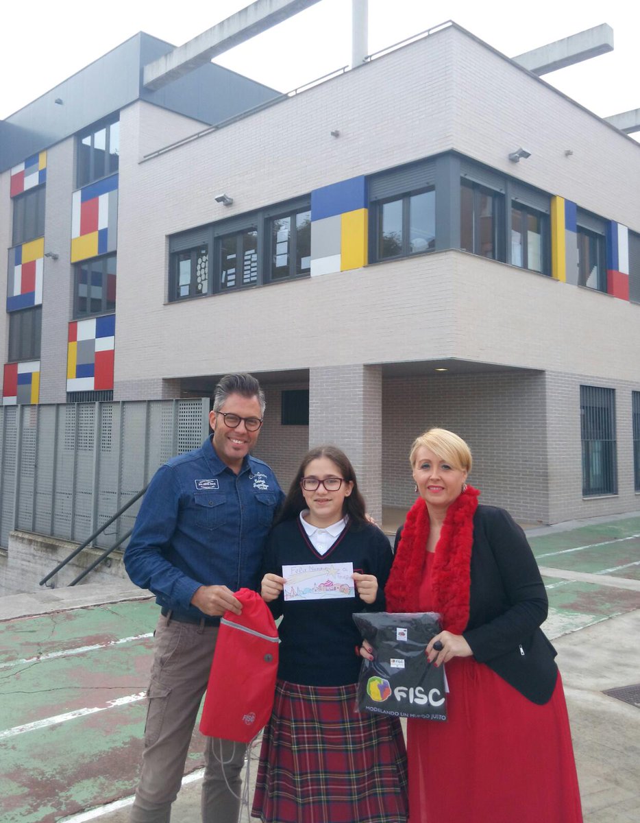 Ya tenemos la postal ganadora para felicitar la Navidad. La ganadora es María Fernández Pérez – 2º de la ESO del Colegio La Enseñanza de Logroño. Enhorabuena. Gracias a todxs por participar. Podéis consultar las postales finalistas en: drive.google.com/open?id=1mrm_v…