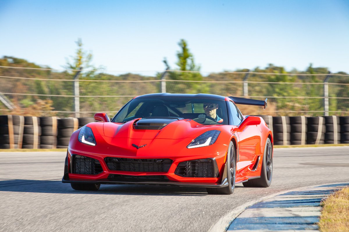 motorauthority's tweet image. Chevrolet Corvette ZR1: Motor Authority&apos;s Best Car To Buy 2019 dlvr.it/Qr35NY