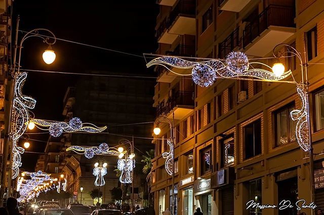 Luci in città ift.tt/1MUFMgo #lucidartista #lucidartistasalerno #lucisalerno #love #natale #christmaslights #lucidinatale #streetphotography #christmasdecor #luminarias #streetart #salernocity #salerno #light #ilgiardinoincantato #urbanart #lig… ift.tt/2RNQ9wA