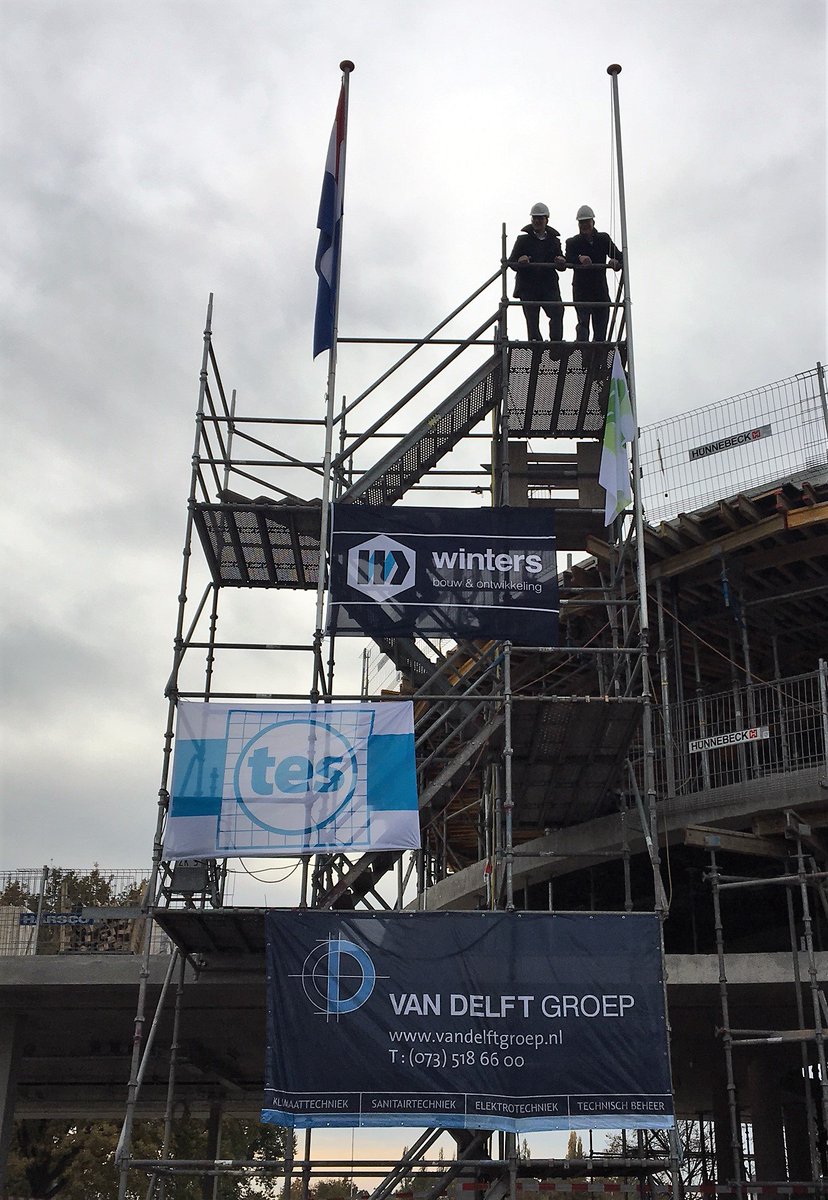 Nieuwbouw hoofdkantoor <a href="/KrinkelsBV/">Krinkels</a> te #Breda. Afgelopen vrijdag hebben we het hoogste punt gevierd!

Dit project is in samenwerking met: @TESgroep en <a href="/winters/">ً</a>.

#Winstallatie #nieuwbouw #trots
