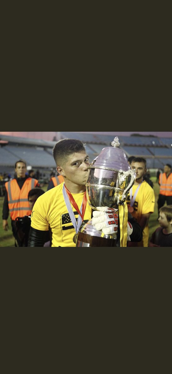 ChicheCorujo's tweet photo. El mejor jugador del año por escándalo!!! Este señor... 👏👏 https://t.co/15ly93R0Kg