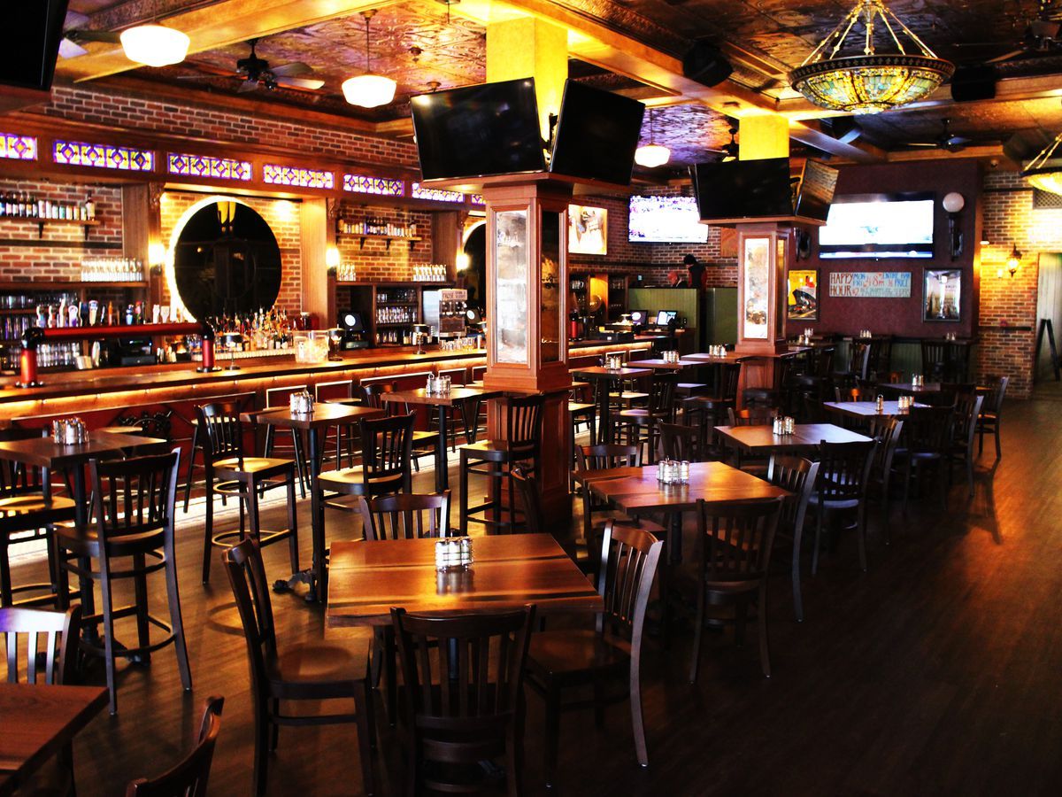 National Happy Hour Day? Don't mind if we do! Check out some of Charleston's most amazing happy hour locations! 
buff.ly/2PcDmqy 

#nationalhappyhourday #november12 #happyhour #charlestonliving #nationalholiday