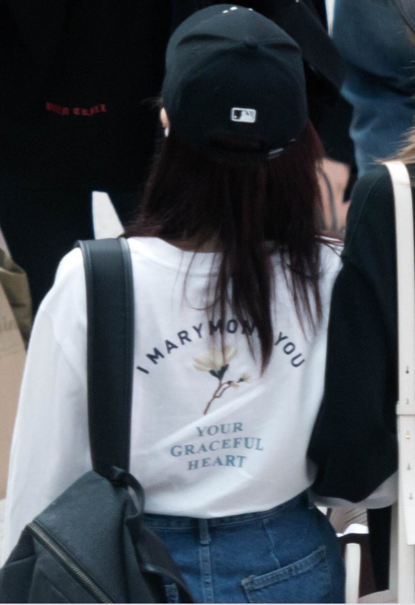 tamj5283's tweet photo. btsを庇う気は100%ないが慰安婦tシャツを着ているtwiceダヒョン、ジミンと同じtシャツを着ていたmonstaXはなぜ批判されない？btsをはじめそんな奴らは心から日本で稼ぐな。二度と来るな。
#outbts #outtwice #outmonstax 
#btsの日本活動停止を求めます。 https://t.co/vNcgXa5KBZ