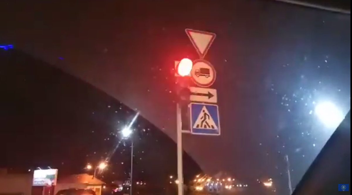 Orsha_eu's tweet image. Светофор спятил (видео) 
orsha.eu/rus/новости/86…