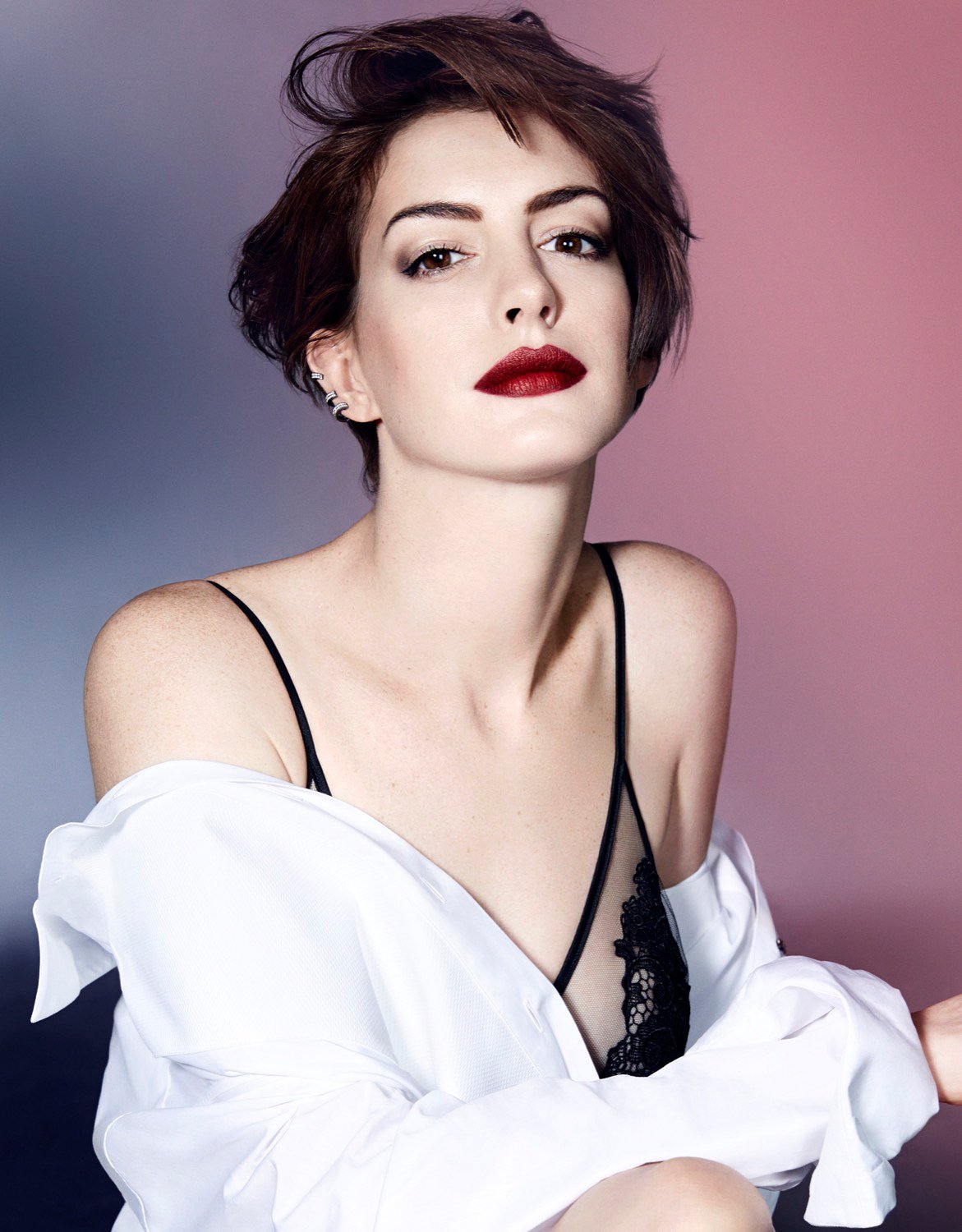 Happy 36th Birthday Anne Hathaway my heart beats for you girrrrrrl 