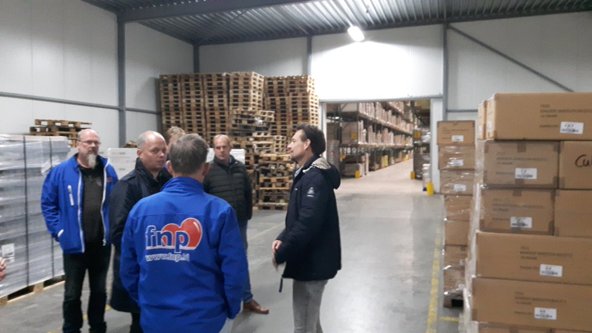 sybrenposthumus's tweet photo. Foar @fnpfryslan mei @fnp_noardeast op wurkbesite yn #Hallum. Oerlis mei doarpsbelang oer gefaarlike krusing N357 en oerlis ûndernimmers (De Vries transport en Oreel) oer bedriuweterrein. https://t.co/tZaC5JA2q6