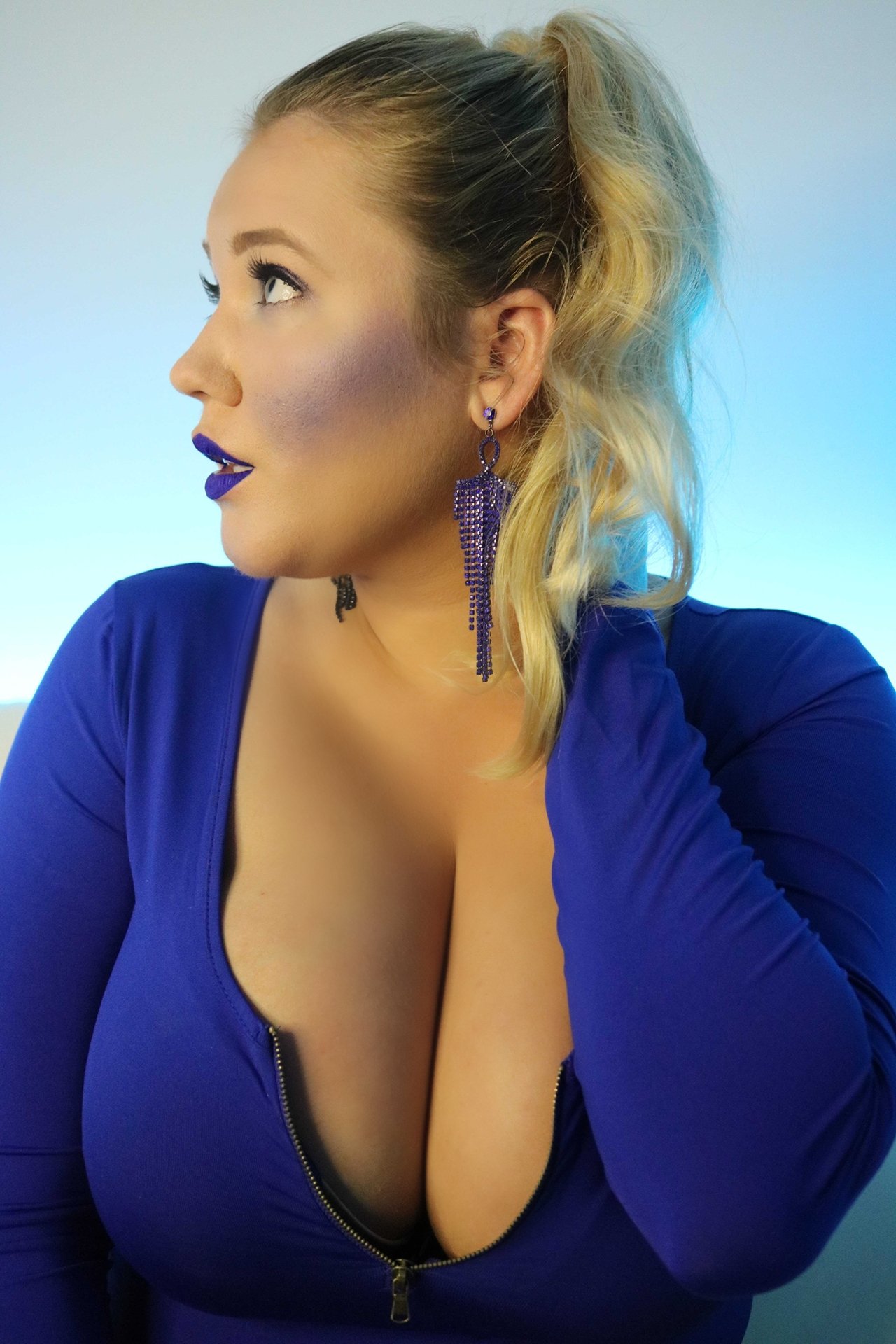 Annabelle Rogers on Twitter: "Took some photos for the @ManyVids True Blue Contest 💙💙💙💙💙 https