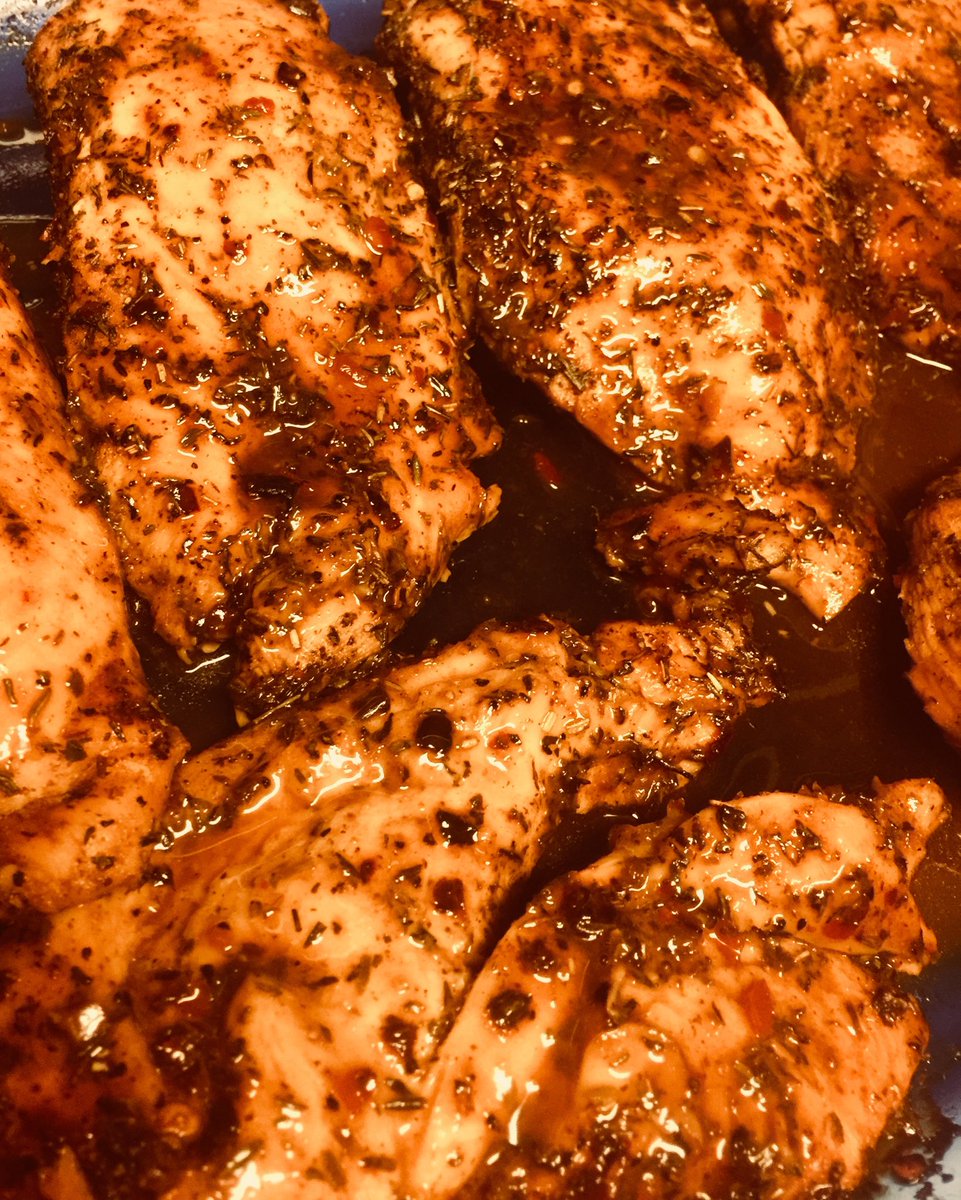 ChefGway's tweet photo. Carribean Jerk chicken breast w/ white peach balsamic vinaigrette. Spicy with a cool finish. What y’all eating today?...... Bmore Gourmet ❤️👩🏽‍🍳 https://t.co/FoXYEYEX5N