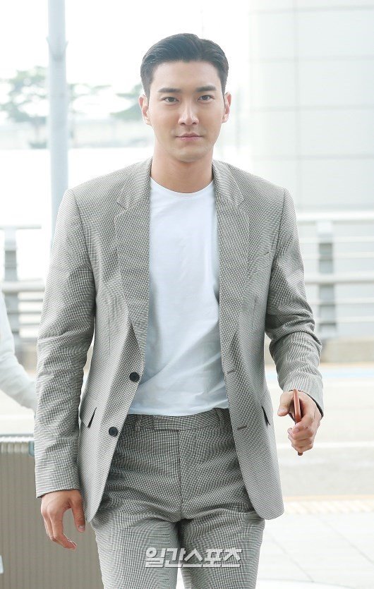 KoreanUpdates's tweet photo. #SuperJunior #Siwon reportedly cast as the lead for #KBS '국민 여러분' (Literal trans: Nation People/Fellow Citizen). The comic-crime drama written by Bad Guys &amp; Squad 38 writer and directed by Jugglers' PD. Expected to air March 2019 https://t.co/JpcBNaJAUh #KoreanUpdates VF https://t.co/IAWgHUqumw