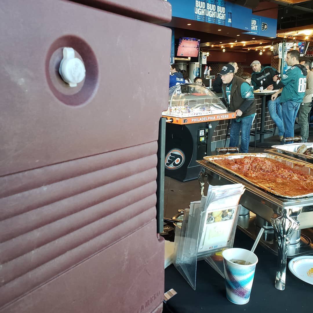 Cambro1's tweet photo. Bringing a Cambro full of hot, delicious food to a sports event is always a win π¦
π
πΈ via Michaels Event Catering
βWork flow! Eagles pre game over at the Wells Fargo center!β
#catering #cheflife #cambro #eagles #cateringsby #cater #cateringlife #tailgate #insulatedtransport https://t.co/3nc1sn0afh