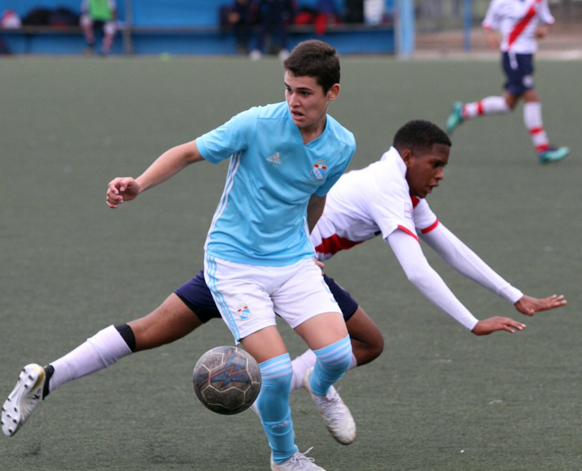 ClubSCristal's tweet photo. Resultados de la #CopaFederaciónLavaggi 🏆
#Cat2000
@ClubSCristal 2-1 @CCDMunicipal
⚽ Pérez, Meléndez
#Cat2002
@ClubSCristal 3-0 @CCDMunicipal
⚽ Hidalgo, Zapata, Paredes
#Cat2004
@ClubSCristal 1-2 @CCDMunicipal
⚽ Bellina
#FuerzaCristal #FormandoPersonas https://t.co/WmhkQUI8tt