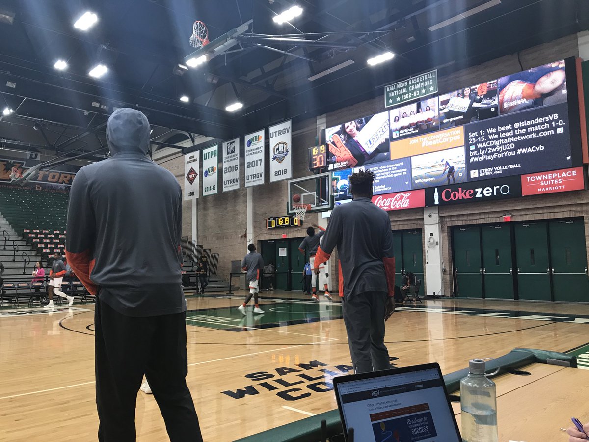 956Forina's tweet photo. #SouthTexasShowdown brought to you by #NavyArmyCCU @UTRGV_MBB takes on #TXAMCC tip off is 7pm @GoUTRGV Fieldhouse. Thanks @cityofedinburg for the pregame tailgate with @tacopalenque https://t.co/HZBmZEQm8j