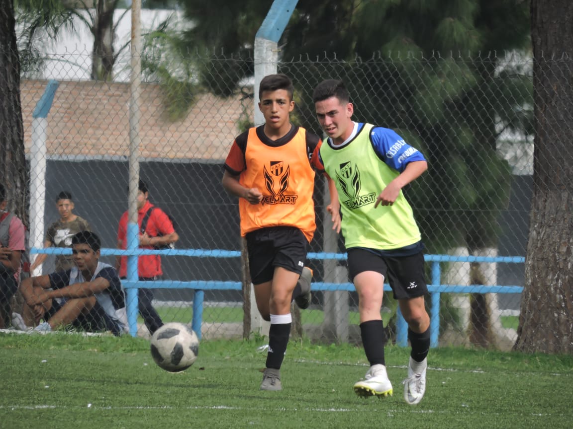 SCDivFormativa's tweet photo. #Inferiores

Más de 200 chicos de las categorías 2004 y 2005 fueron parte de la primera jornada de pruebas, realizadas  en el complejo Salmoiraghi (Ruta 301 - Km 0,2). Mañana desde las 15hs será el turno de la 2003. https://t.co/fcvSjXcHLx