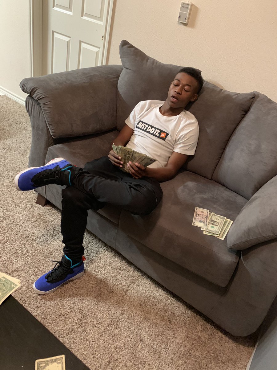 wallstreetot's tweet photo. Feels good to count up in your own spot🙏🏾💙 Prayed for times like this #FreeAllDaGUYS https://t.co/YKY5qpAZxc