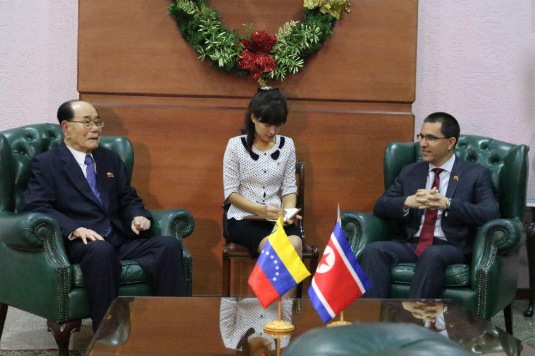 Presidente de la Asamblea de Corea del Norte llega a Venezuela para afianzar relaciones diplomáticas Ds-HChqX4AA3EA4