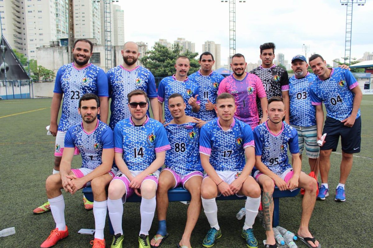 DiversusFc's tweet photo. Chegamos! 🏆

O 4º melhor time de futebol #LGBT do Brasil 🏳️‍🌈♂️♀️♥️

Nos sigam aqui e no https://t.co/9r2sIDHEai 💪🏼 https://t.co/1tuEkCb49v