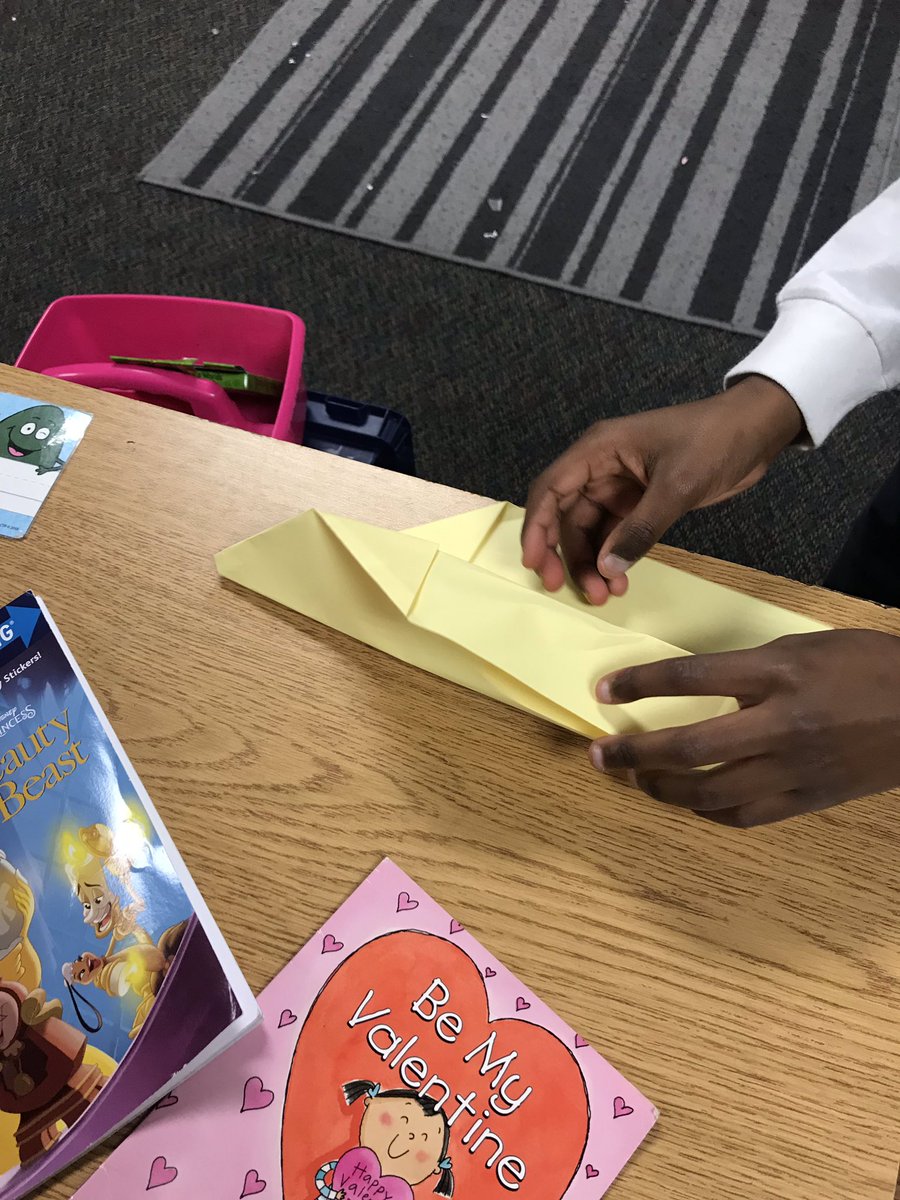 MsHajiebrahimi's tweet photo. Changing the physical properties of our paper by making airplanes #Aliefmission #willitfly https://t.co/nH6WaiIbOJ
