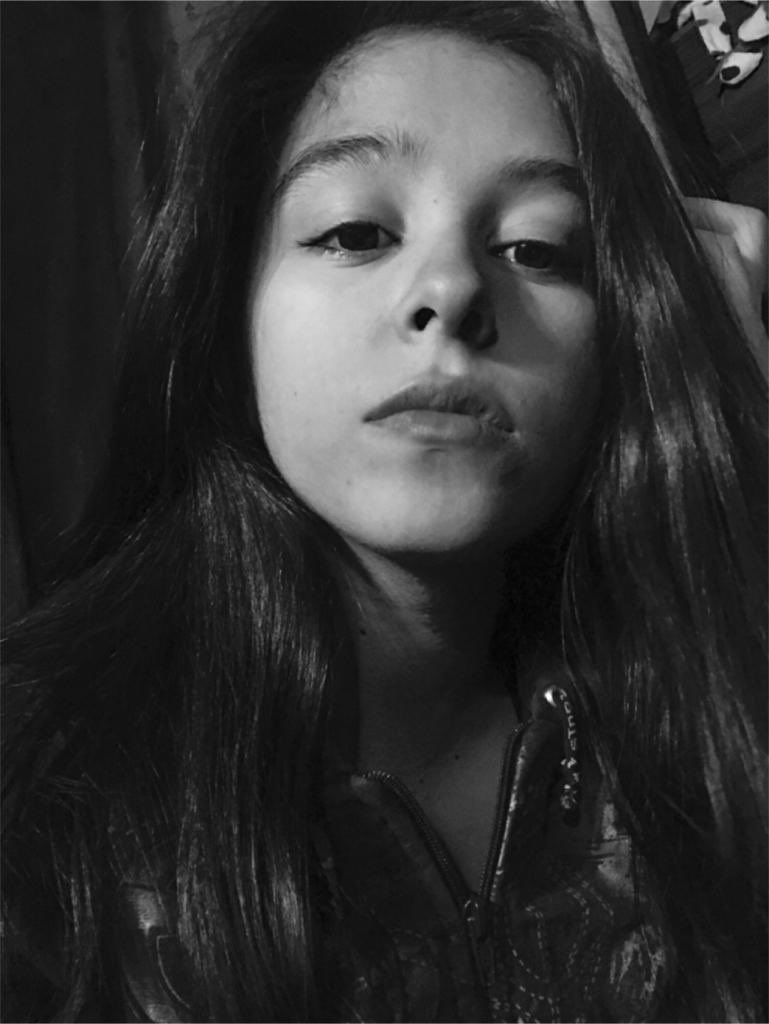 malerodrii's tweet photo. miren estas fotos, tremenda caea de orto tenía lpm ajsjsjaj (se que mi ceja es fea ok? déjenla) https://t.co/7T4IC7aIWk