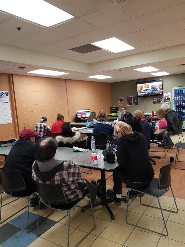 neatsie66's tweet photo. Workers intensely listening to the vote. #Nova #HMPP #CUPW @cupw @Miller25G @tednovie https://t.co/tTu1IKhuky
