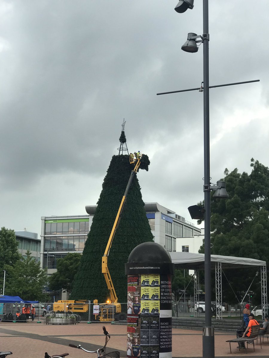 Wugga's tweet photo. Almost there. #treewatch2018 https://t.co/WOUm7UE9rn