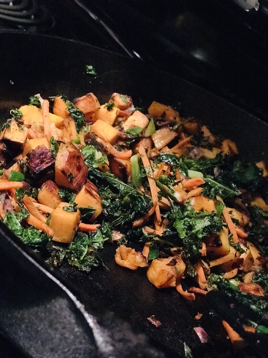 LetmeLIV__'s tweet photo. so i’m trying to be vegetarian this week. i’m making a sweet potato, kale hash. look at this color! #chefliv https://t.co/4FtsY246ki