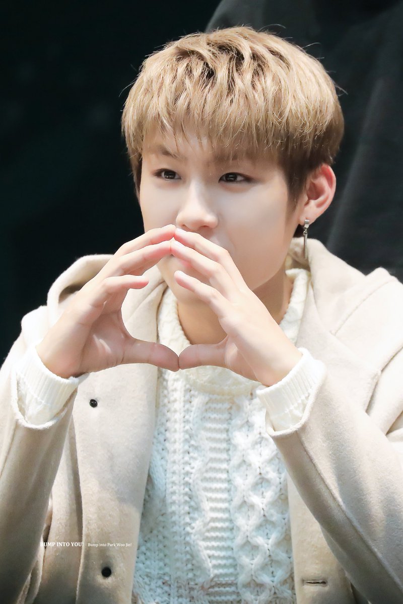 bumpintoyou1102's tweet photo. 181124 목동 팬사인회 HQ
 세!젤!귀!!! ♡ °~ 
#WannaOne #워너원 #Wannable #워너블
#ParkWooJin #박우진 #WooJin #우진 https://t.co/r0wE0hygpr