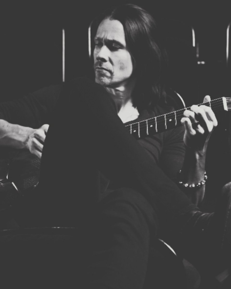 MylesKennedyJunkies tweet media