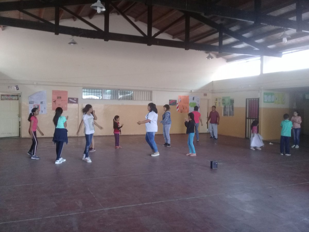 clarii0915's tweet photo. Nos preparamos para el Gran Cierre del Año Del Plan #CPPS, Muestra anual del area Arte y Movimiento Vamos Con todoo...!!! @DavalosEsc @miriamchaile @juancarlosvilc  @JuaresCarla https://t.co/rE8B1HgWGW