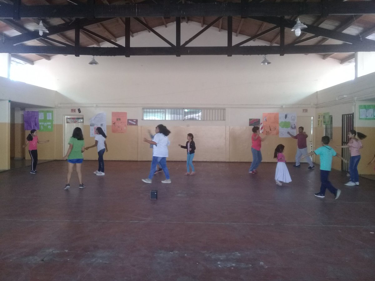 clarii0915's tweet photo. Nos preparamos para el Gran Cierre del Año Del Plan #CPPS, Muestra anual del area Arte y Movimiento Vamos Con todoo...!!! @DavalosEsc @miriamchaile @juancarlosvilc  @JuaresCarla https://t.co/rE8B1HgWGW
