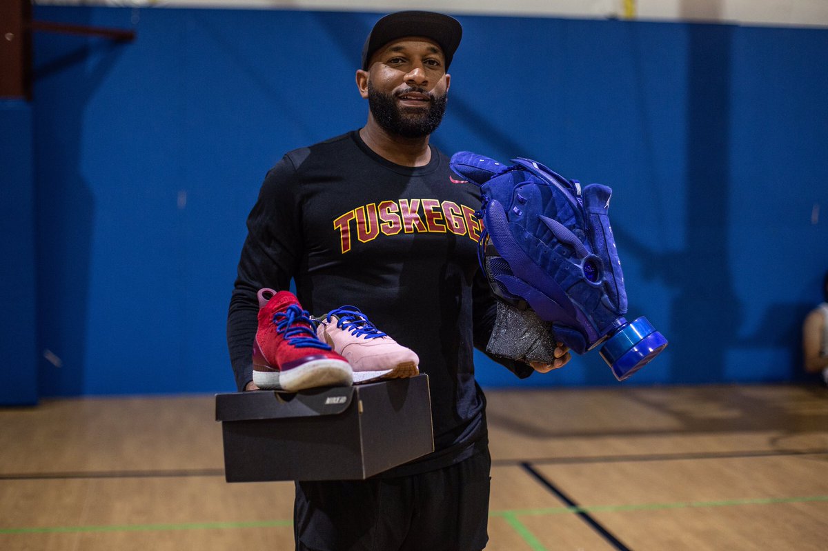 kickrollclassic's tweet photo. The Kick &amp; Roll Classic 2019 Sneaker MVP - Nick Smith. 

He brought the 🔥👟🔥👟🔥 from PHILLY to TX. https://t.co/pvepgDhPal