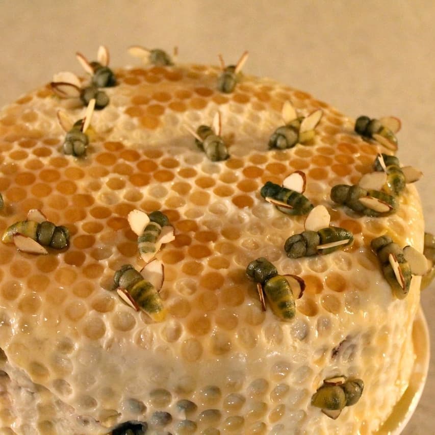 DeviantCakes's tweet photo. I still think this honeycomb cake I made a while back was the bee's knees. #deviantdesserts #bee #cake #dulcedeleche https://t.co/mZqDDoQGT4