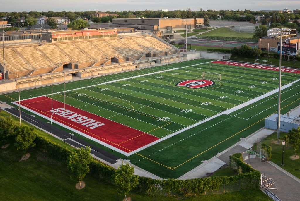 Osborn_cade01's tweet photo. I am extremely excited to announce that I have committed to St. Cloud State to continue my academic and football career! Thank you to everyone who has helped me along the way, it means more then you know. Go Huskies! ❤️🐺 #jointhepack https://t.co/TdOQ37vzTu