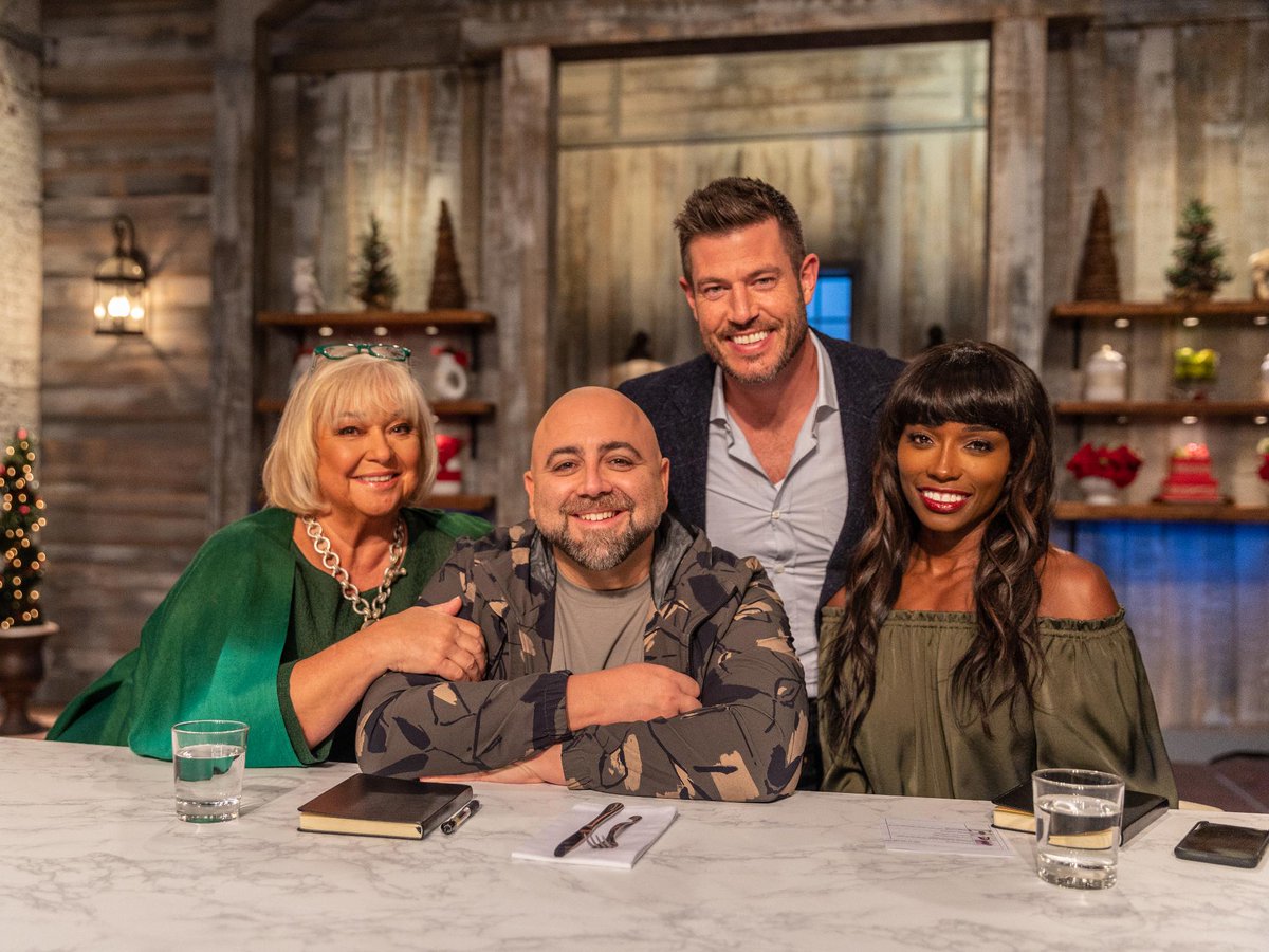FoodNetwork's tweet photo. .@JessePalmerTV & the judges are back for an all-new #HolidayBakingChampionship NEXT at 9|8c! https://t.co/MCDSpxhfA0