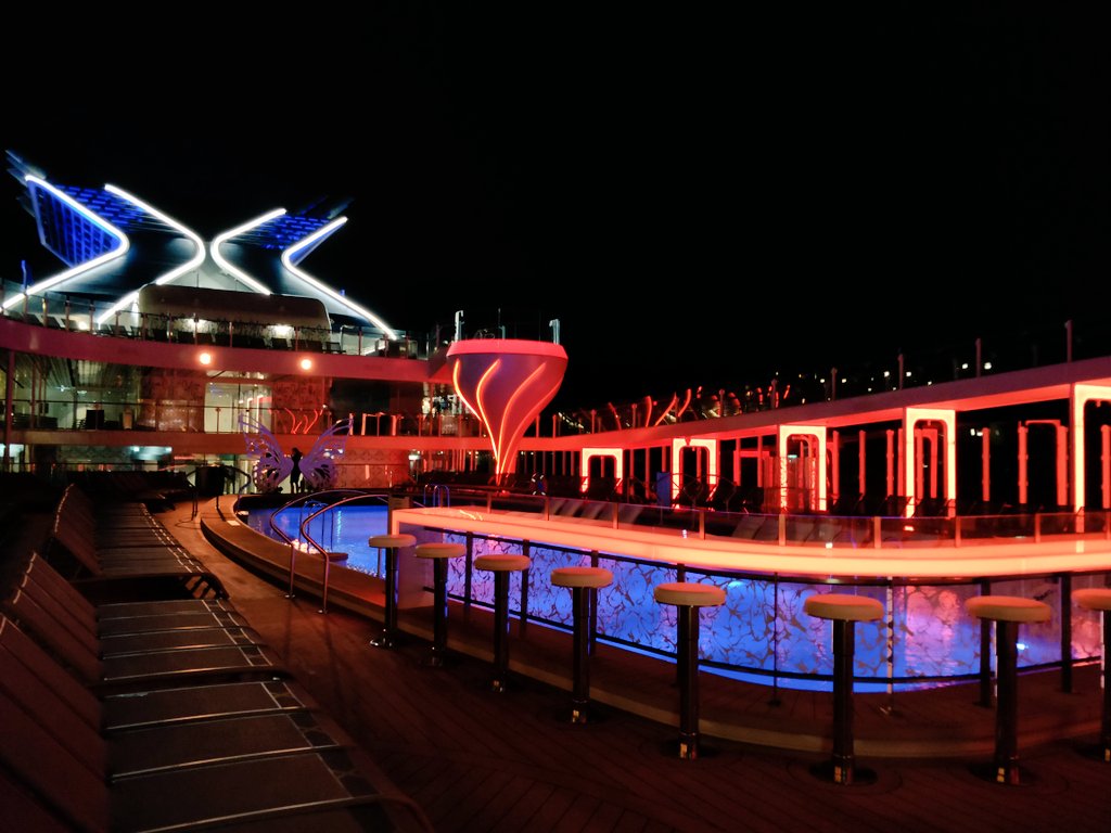 Robbie_White_1's tweet image. #EveningEdge #CelebrityEdge