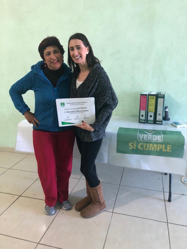 PVEM_Saltillo's tweet photo. Iniciando la semana entregando reconocimientos a nuestros Representantes Generales y agradeciendo su compromiso con el #PartidoVerde #SaltilloPiensaVerde https://t.co/k1T5J0KKFp
