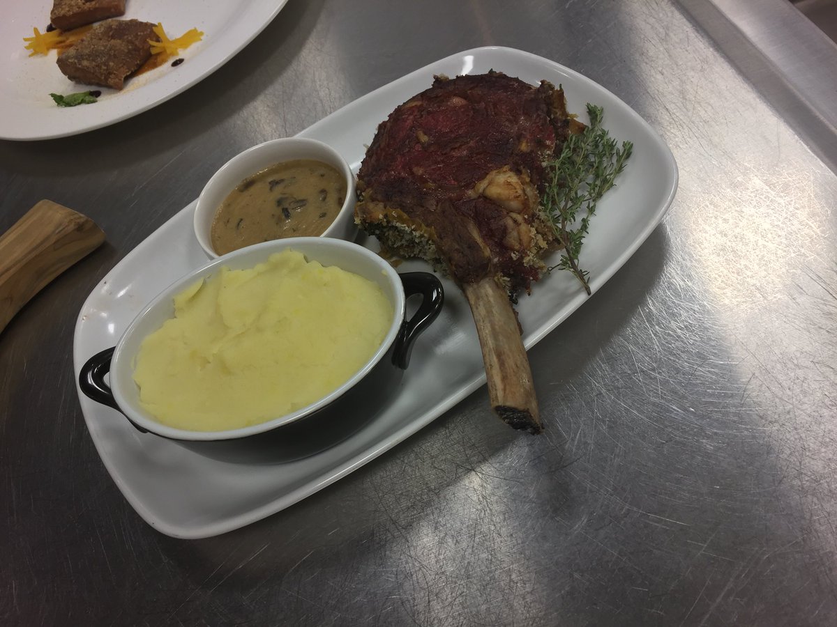 Chef_Samuels's tweet photo. Try some veal 🥩🤤 #OntairoVeal #TakebacktoFriday #NextHumberChefs #Humberroom #Humberhrt https://t.co/HH1nKg7sUY