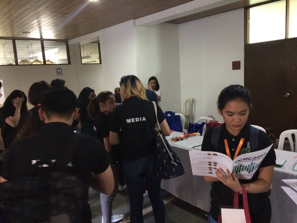 959GreenFM's tweet photo. LOOK: Registration of participating schools for the 3rd Philippine College Radio Congress.
#PCRC2018
#959GreenFMLive
#GreenFMatPCRC https://t.co/zHKBNBGQ9G